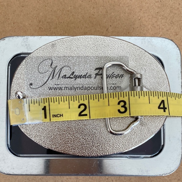 Wolf Design Belt Buckle by MaLynda Poulson - Picture 4 of 6